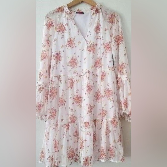 Vince Camuto Dresses & Skirts - Vince Camuto NWT dress oversized